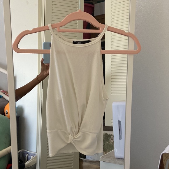 White/crème colored tank top with a small knot at the bottom. - Picture 3 of 5